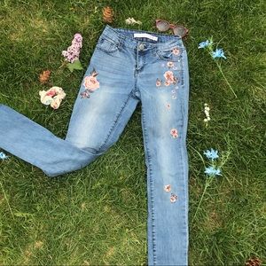 Denim Jeans w/ Floral Embroidery